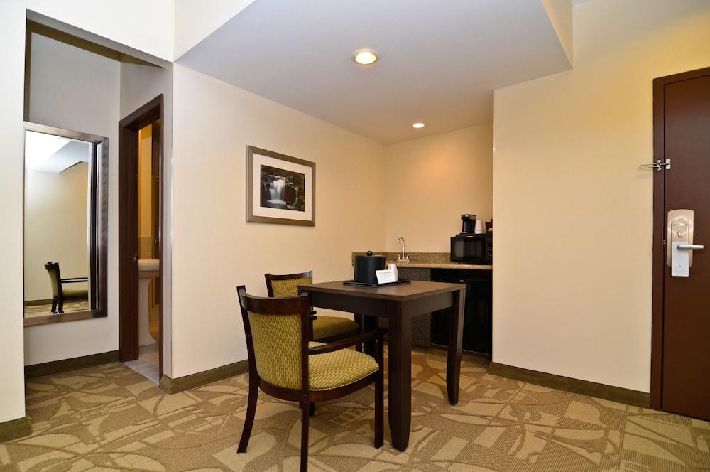 Best Western Plus The Inn & Suites At The Falls Poughkeepsie Dış mekan fotoğraf